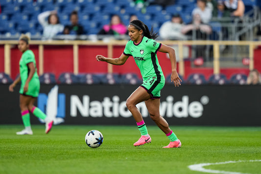 Legacy defender Laís Araújo runs on the field in a game against the Orlando Pride